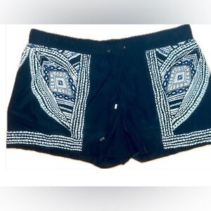 Mossimo pull on shorts. Black with white and blue design. Size L 3” inse…